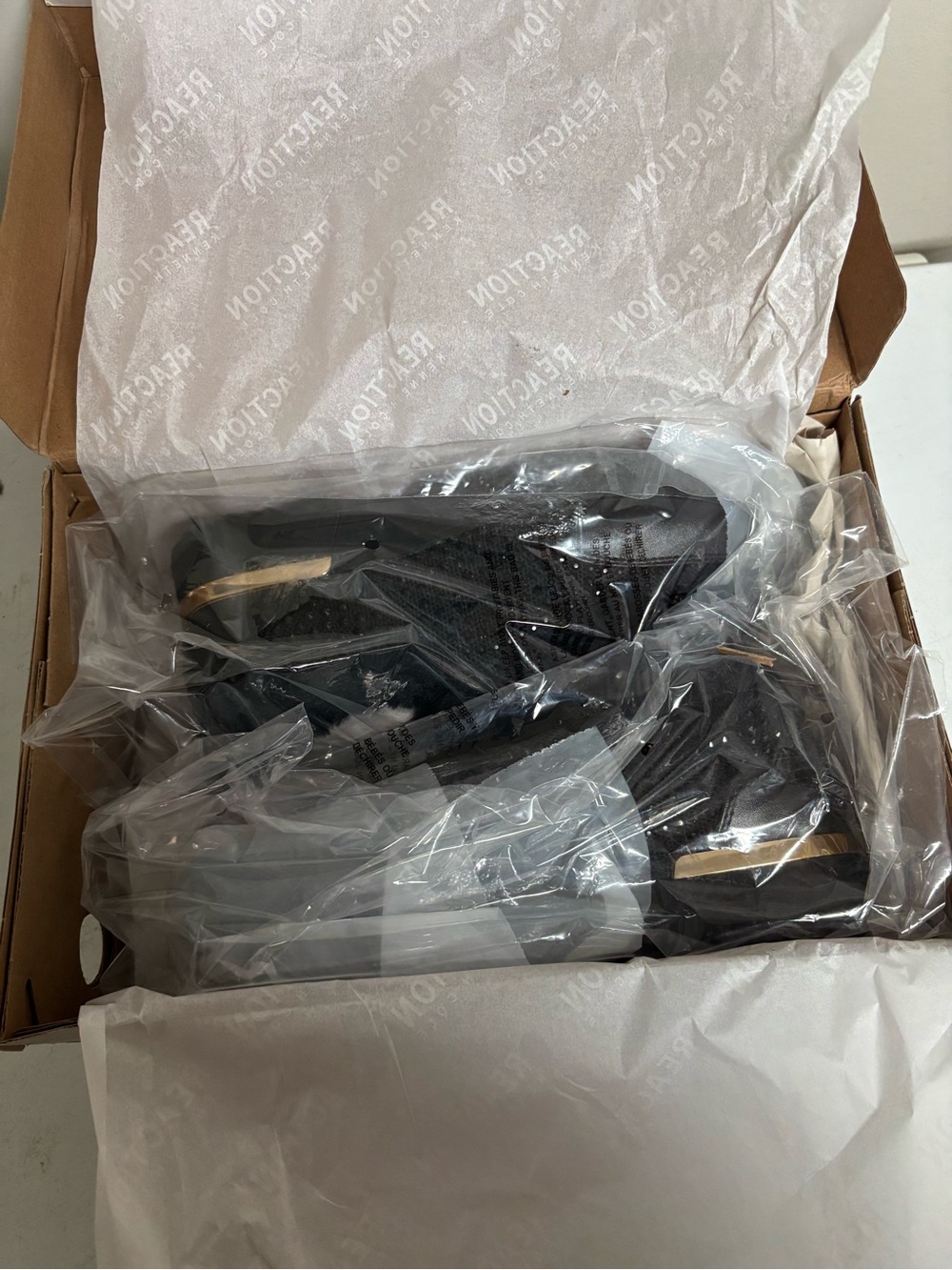 Kenneth Cole Reaction Women's Black Sneakers